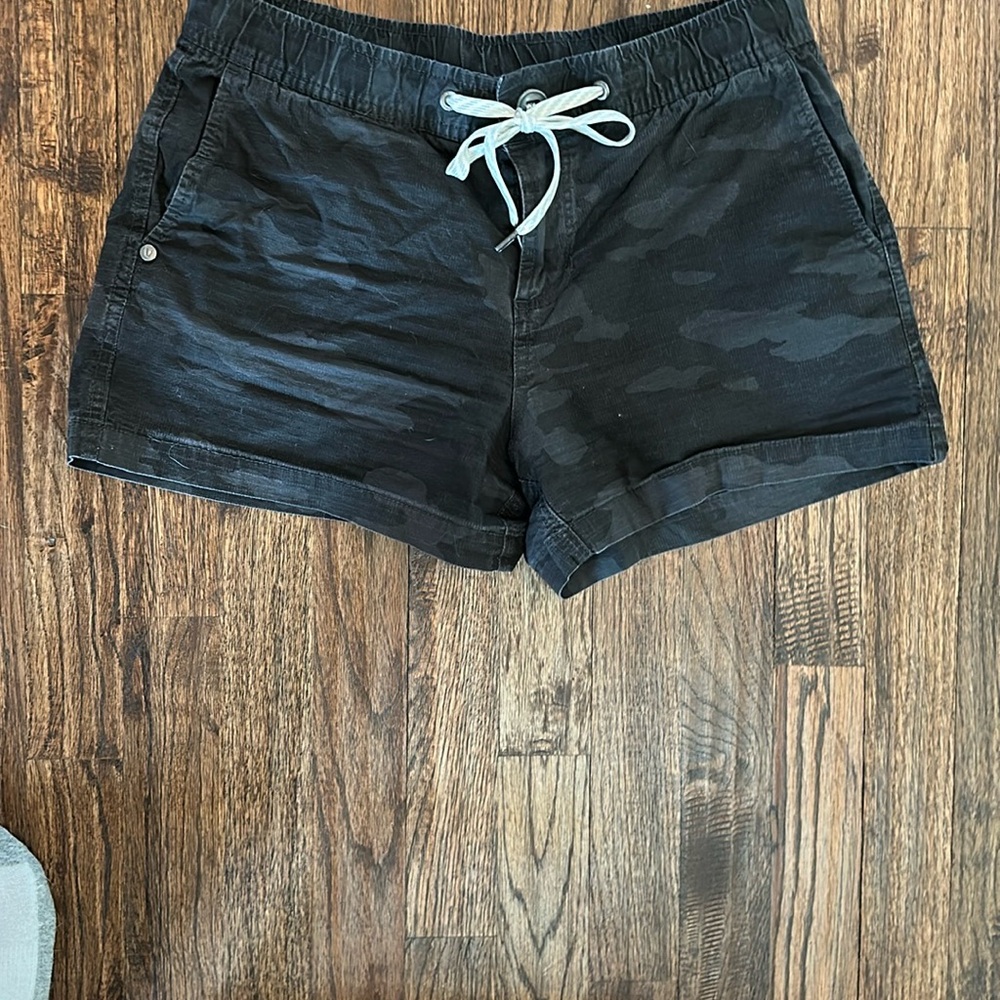 Vuori Ripstop Black Camo Shorts Sz. Sm